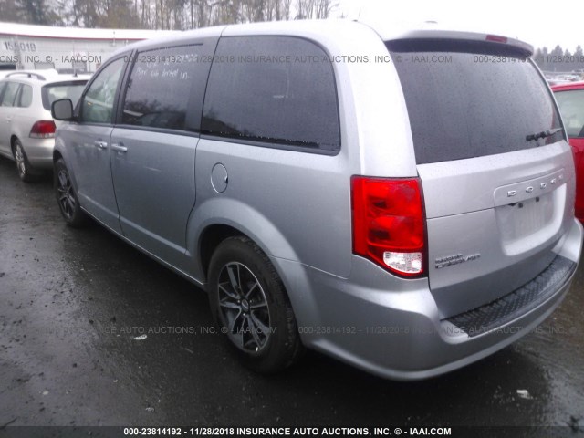 2C4RDGBG6JR152936 - 2018 DODGE GRAND CARAVAN SE SILVER photo 3