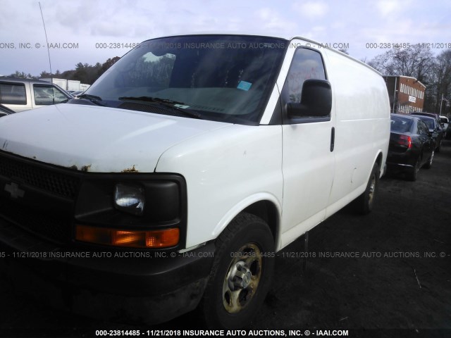 1GCFG154781102912 - 2008 CHEVROLET EXPRESS G1500  WHITE photo 2