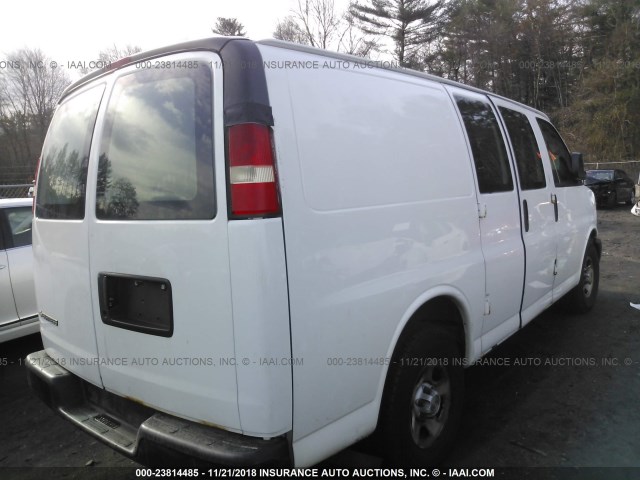 1GCFG154781102912 - 2008 CHEVROLET EXPRESS G1500  WHITE photo 4