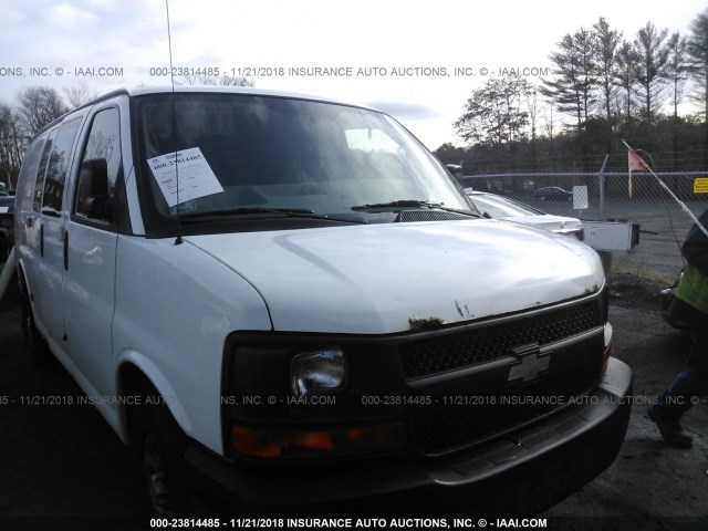 1GCFG154781102912 - 2008 CHEVROLET EXPRESS G1500  WHITE photo 6