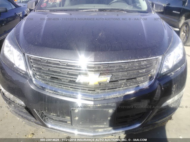 1GNKRFKD2FJ331335 - 2015 CHEVROLET TRAVERSE LS GRAY photo 6