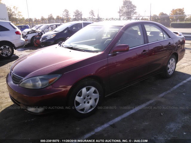 JTDBE32K120076842 - 2002 TOYOTA CAMRY LE/XLE/SE RED photo 2
