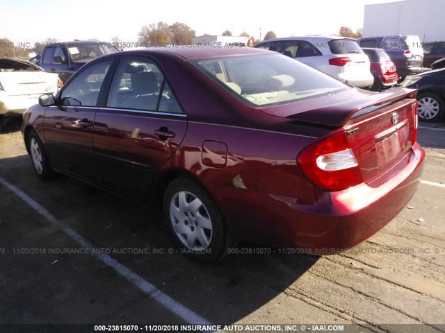 JTDBE32K120076842 - 2002 TOYOTA CAMRY LE/XLE/SE RED photo 3