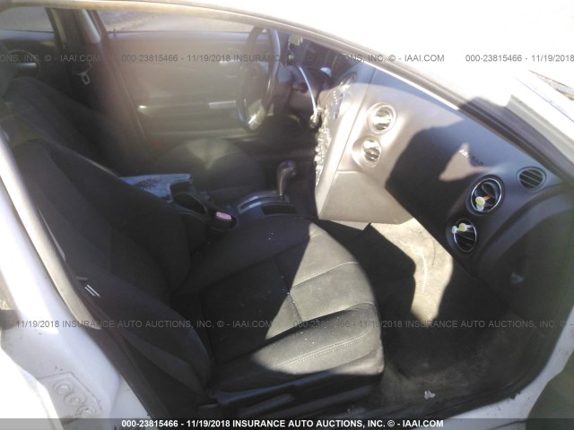 2G2WP552881143635 - 2008 PONTIAC GRAND PRIX WHITE photo 5