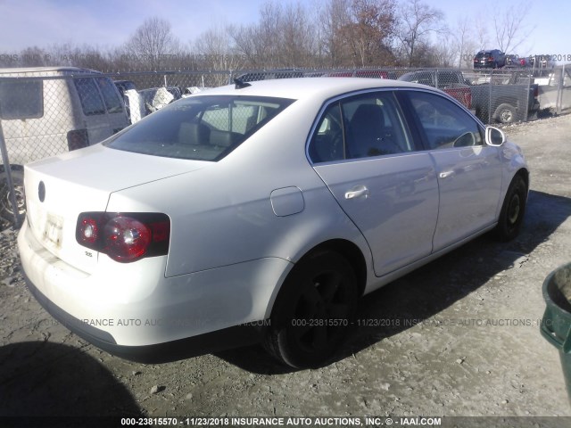 3VWRZ71K69M130510 - 2009 VOLKSWAGEN JETTA SE/SEL WHITE photo 4