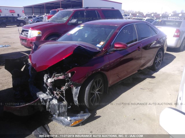 4T1BF1FK2FU923244 - 2015 TOYOTA CAMRY LE/XLE/SE/XSE RED photo 2