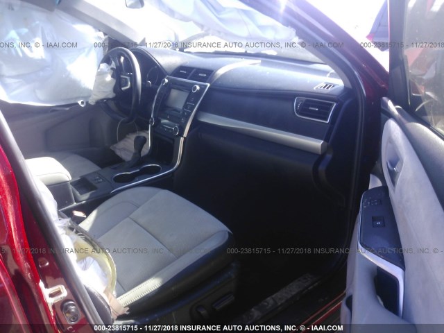4T1BF1FK2FU923244 - 2015 TOYOTA CAMRY LE/XLE/SE/XSE RED photo 5