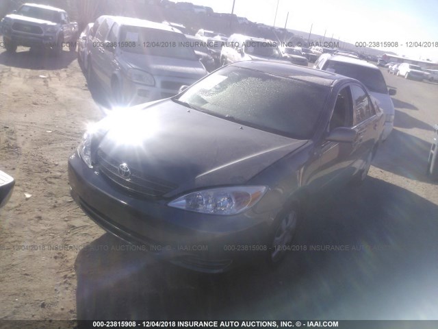 4T1BE30K43U697436 - 2003 TOYOTA CAMRY LE/XLE/SE GOLD photo 2