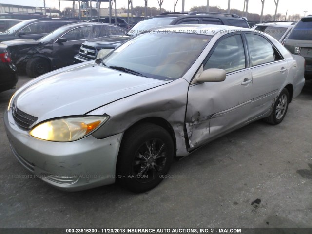 4T1BF32K24U581390 - 2004 TOYOTA CAMRY LE/XLE/SE SILVER photo 2