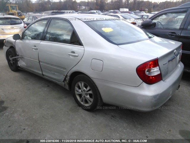 4T1BF32K24U581390 - 2004 TOYOTA CAMRY LE/XLE/SE SILVER photo 3