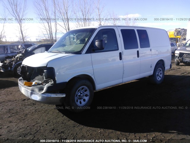 1GCSHAF48D1129069 - 2013 CHEVROLET EXPRESS G1500  WHITE photo 2