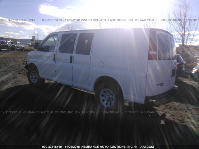 1GCSHAF48D1129069 - 2013 CHEVROLET EXPRESS G1500  WHITE photo 3