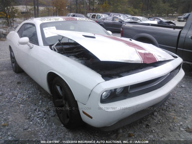 2C3CDYAGXEH162169 - 2014 DODGE CHALLENGER SXT WHITE photo 1