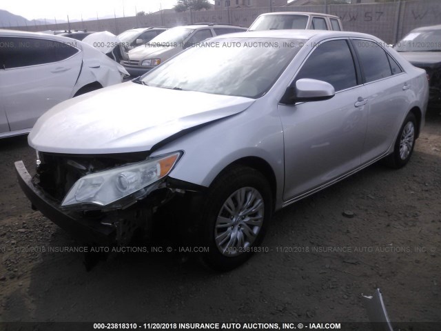 4T4BF1FK5CR179124 - 2012 TOYOTA CAMRY SE/LE/XLE SILVER photo 2