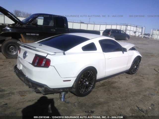 1ZVBP8JSXB5146489 - 2011 FORD MUSTANG SHELBY GT500 WHITE photo 4