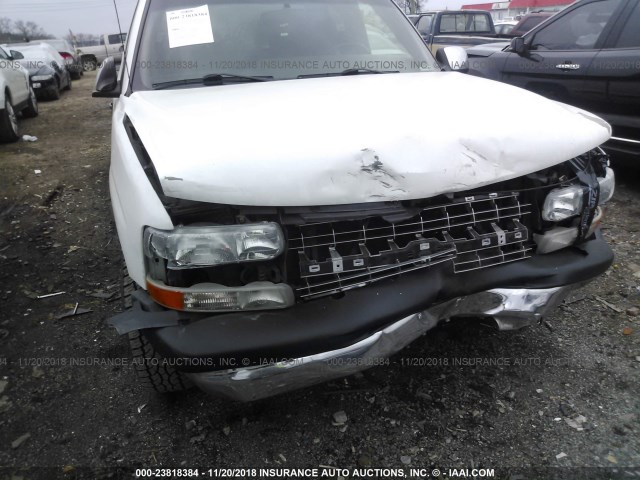 2GCEC19T211174478 - 2001 CHEVROLET SILVERADO C1500 WHITE photo 6