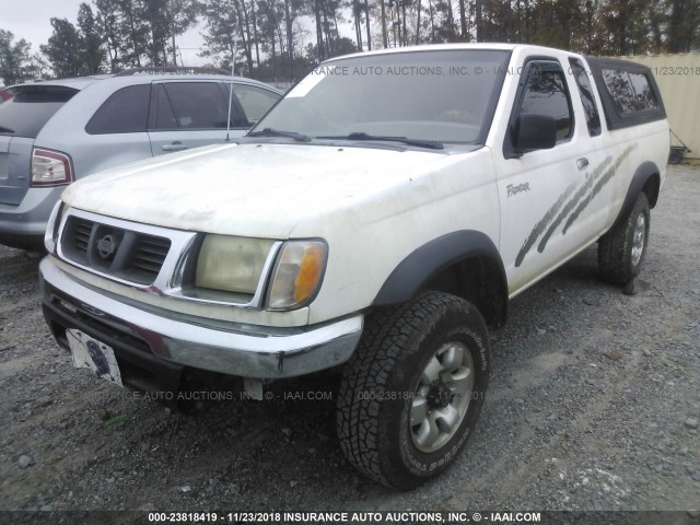 1N6DD26Y7WC342323 - 1998 NISSAN FRONTIER KING CAB XE/KING CAB SE WHITE photo 2