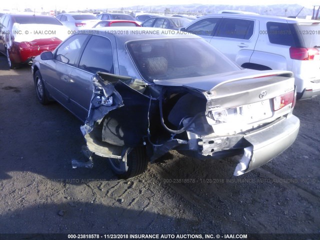 4T1BF22K2YU105740 - 2000 TOYOTA CAMRY LE/XLE 灰色 照片 3