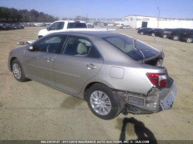 4T1BF1FK2EU437015 - 2014 TOYOTA CAMRY L/SE/LE/XLE 金色 照片 3