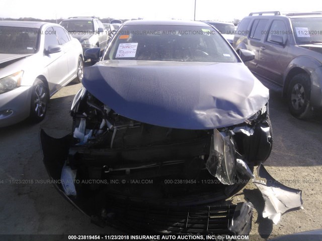 4T1BF1FK0HU655619 - 2017 TOYOTA CAMRY LE/XLE/SE/XSE GRAY photo 6