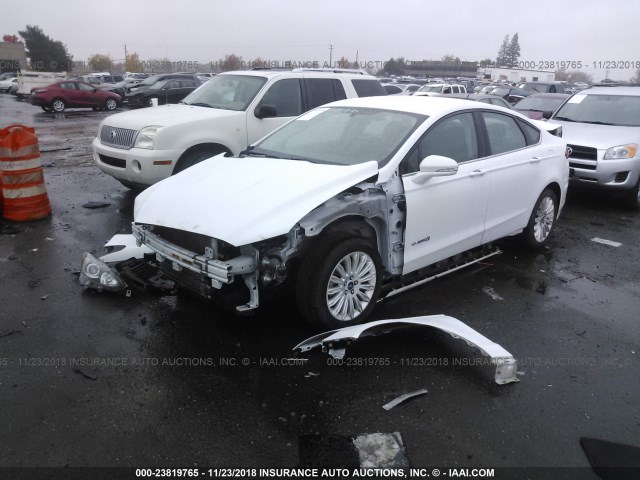 3FA6P0LU4DR380508 - 2013 FORD FUSION SE HYBRID WHITE photo 2