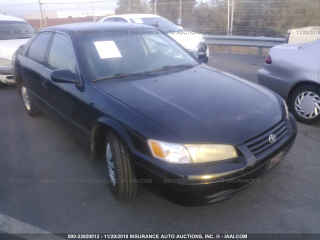 JT2BG22K4W0233430 - 1998 TOYOTA CAMRY CE/LE/XLE BLACK photo 1