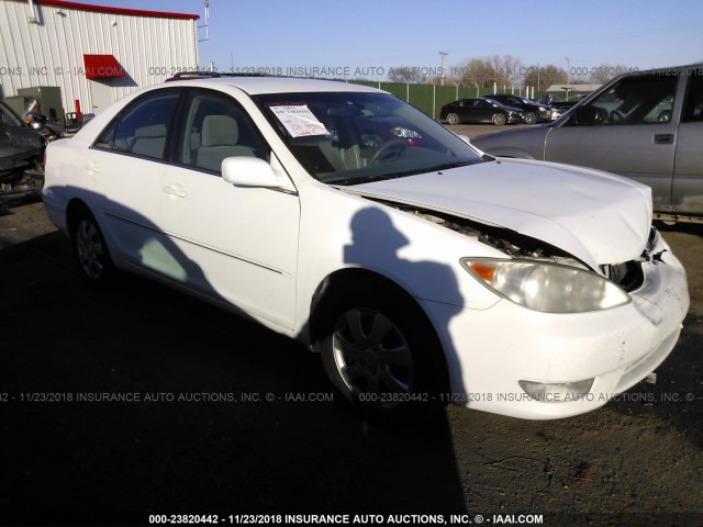 4T1BE32K95U399609 - 2005 TOYOTA CAMRY LE/XLE/SE WHITE photo 1