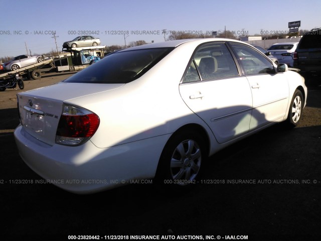 4T1BE32K95U399609 - 2005 TOYOTA CAMRY LE/XLE/SE WHITE photo 4