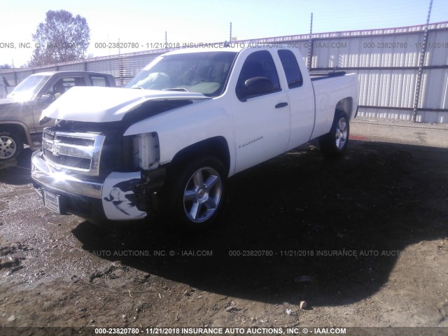 1GCEC19C38Z191372 - 2008 CHEVROLET SILVERADO C1500 WHITE photo 2