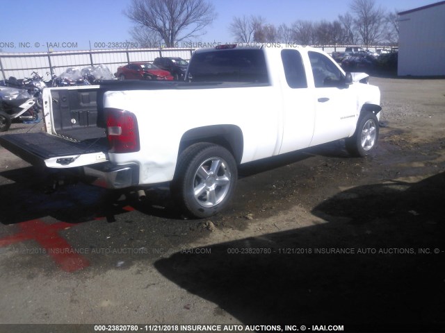 1GCEC19C38Z191372 - 2008 CHEVROLET SILVERADO C1500 WHITE photo 4