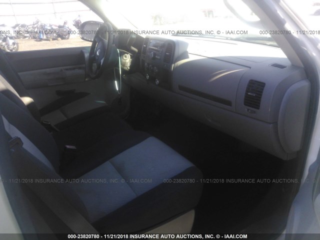 1GCEC19C38Z191372 - 2008 CHEVROLET SILVERADO C1500 WHITE photo 5