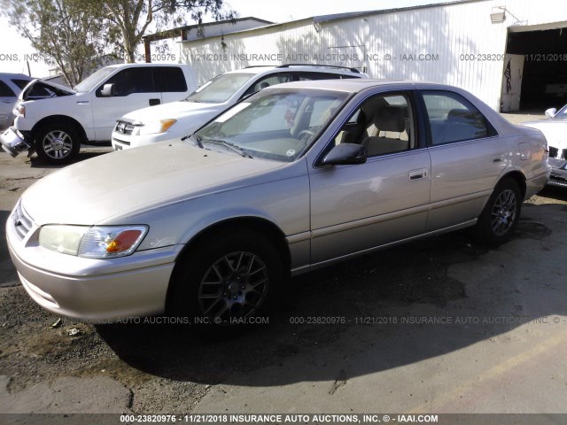 JT2BG22KX10570435 - 2001 TOYOTA CAMRY CE/LE/XLE 金色 照片 2
