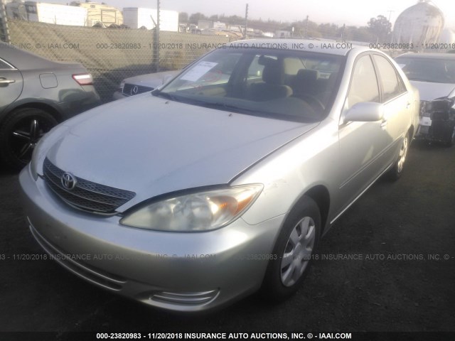 JTDBE32K720048155 - 2002 TOYOTA CAMRY LE/XLE/SE SILVER photo 2