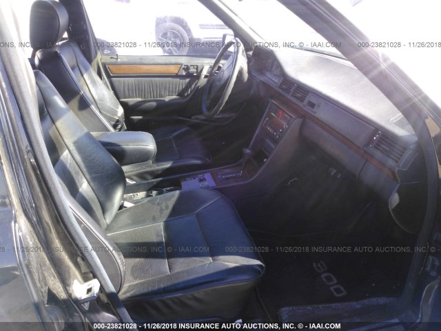 WDBEA30D4MB428556 - 1991 MERCEDES-BENZ 300 E BLACK photo 5