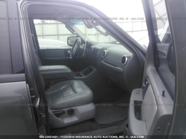 1FMFU16L13LB20703 - 2003 FORD EXPEDITION XLT GRAY photo 5