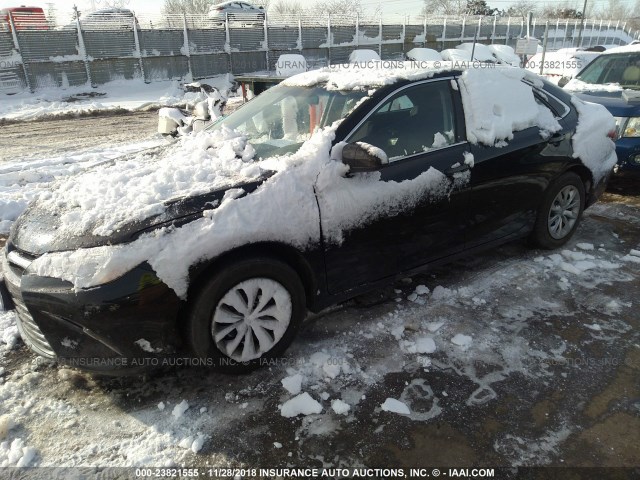 4T1BF1FK0GU134155 - 2016 TOYOTA CAMRY LE/XLE/SE/XSE BLACK photo 2