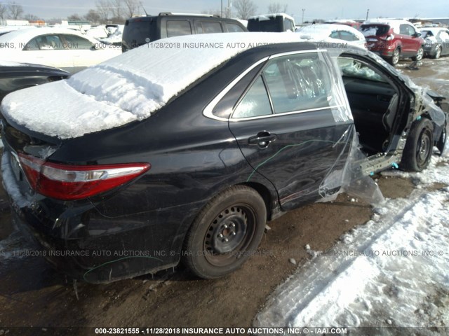4T1BF1FK0GU134155 - 2016 TOYOTA CAMRY LE/XLE/SE/XSE BLACK photo 4
