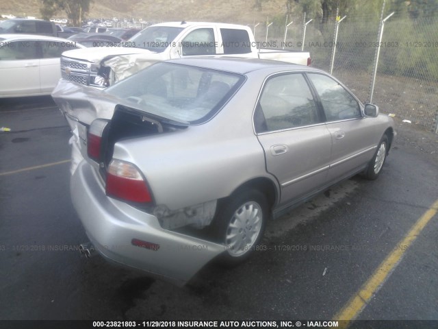 1HGCD5660VA198303 - 1997 HONDA ACCORD EX/EX-R GRAY photo 4