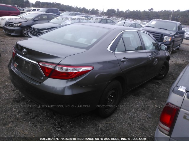 4T1BF1FK3FU875365 - 2015 TOYOTA CAMRY LE/XLE/SE/XSE GRAY photo 4