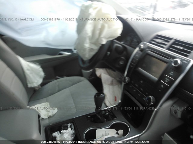 4T1BF1FK3FU875365 - 2015 TOYOTA CAMRY LE/XLE/SE/XSE GRAY photo 5