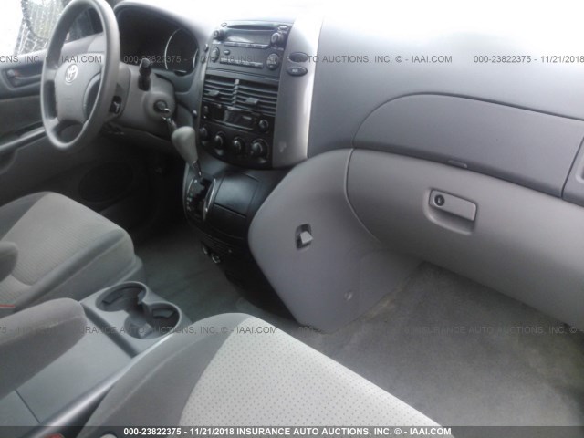 5TDZK23C78S114265 - 2008 TOYOTA SIENNA CE/LE SILVER photo 5