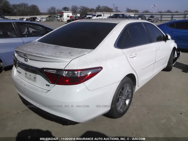 4T1BF1FK9HU384933 - 2017 TOYOTA CAMRY LE/XLE/SE/XSE 白色 照片 4