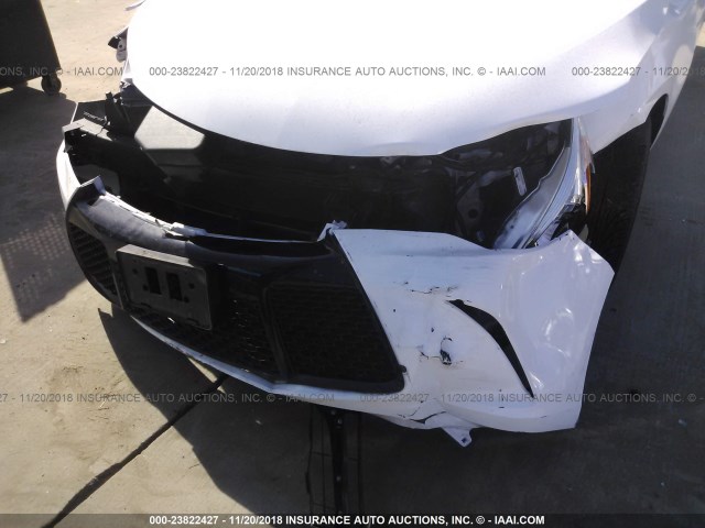 4T1BF1FK9HU384933 - 2017 TOYOTA CAMRY LE/XLE/SE/XSE 白色 照片 6