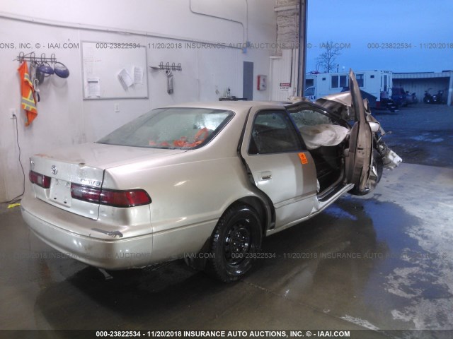 JT2BG22K9W0240258 - 1998 TOYOTA CAMRY CE/LE/XLE GOLD photo 4