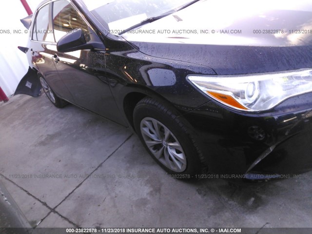 4T1BF1FK2HU308695 - 2017 TOYOTA CAMRY LE/XLE/SE/XSE BLACK photo 1