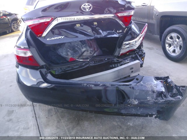4T1BF1FK2HU308695 - 2017 TOYOTA CAMRY LE/XLE/SE/XSE BLACK photo 6
