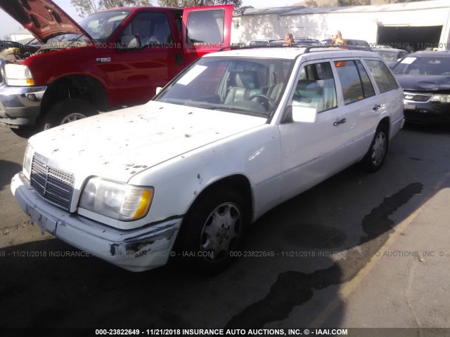 WDBEA92E9SF304202 - 1995 MERCEDES-BENZ E 320 WHITE photo 2