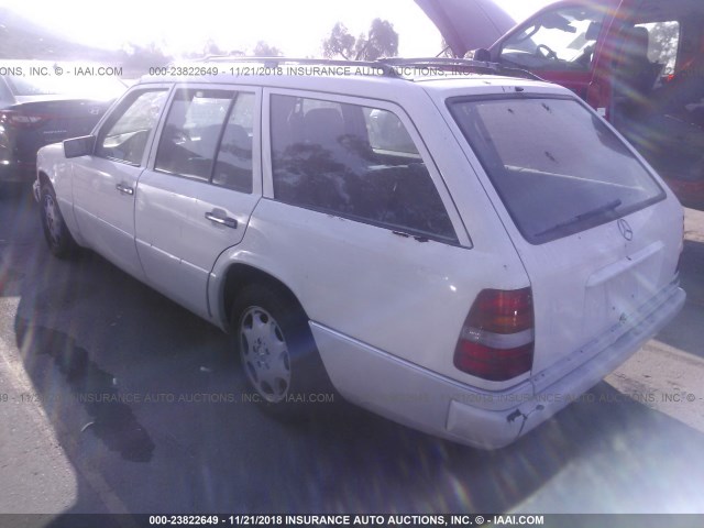 WDBEA92E9SF304202 - 1995 MERCEDES-BENZ E 320 WHITE photo 3