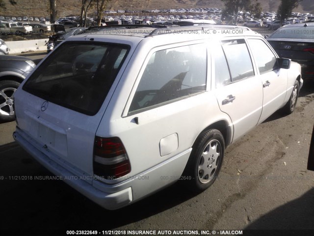 WDBEA92E9SF304202 - 1995 MERCEDES-BENZ E 320 WHITE photo 4