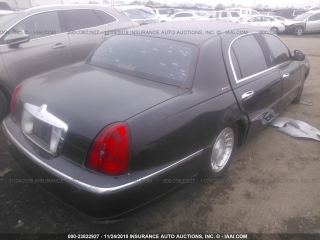 1LNHM84W42Y665262 - 2002 LINCOLN TOWN CAR EXECUTIVE L BLACK photo 4